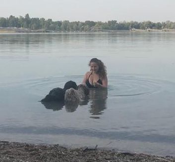 Magali und Quendo beim gemeinsamen Baden